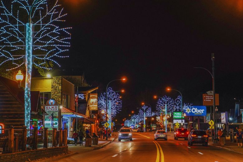 6 Reasons to Plan a Cabin Stay During Gatlinburg’s Winter Magic Lights